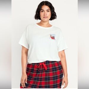 Old navy Christmas t shirt